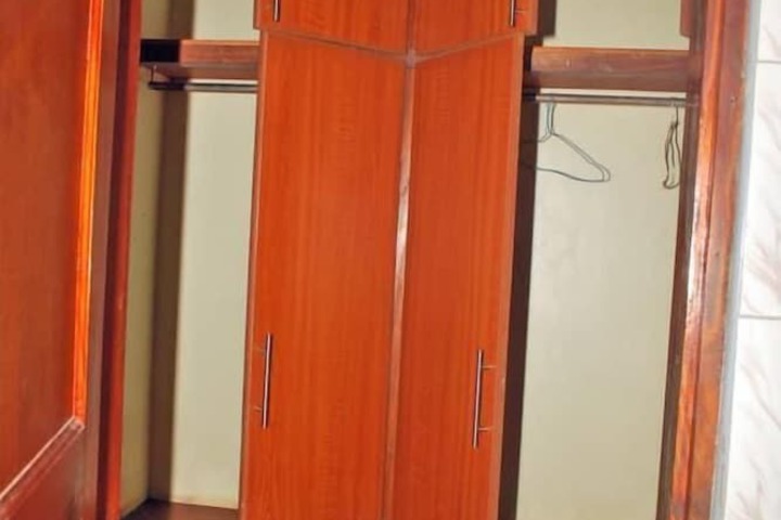 Room 7 of 16