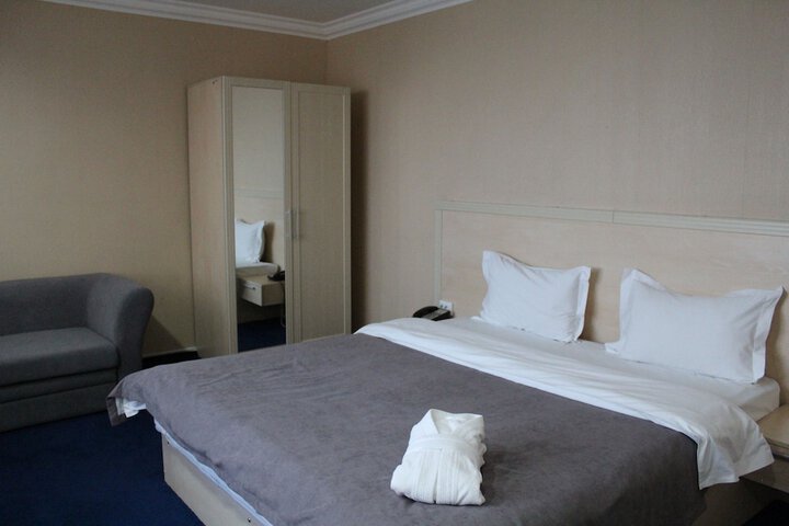 Room 22 of 64