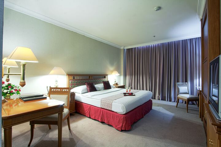 Room 2 of 32