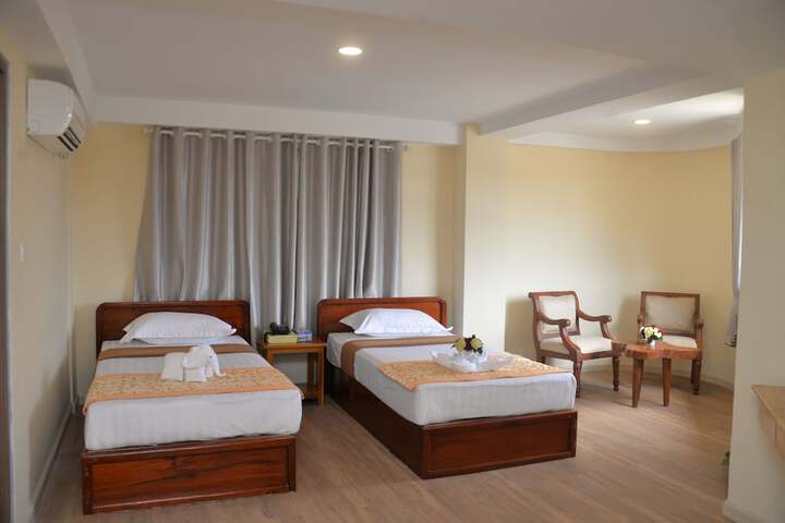 Room 4 of 28