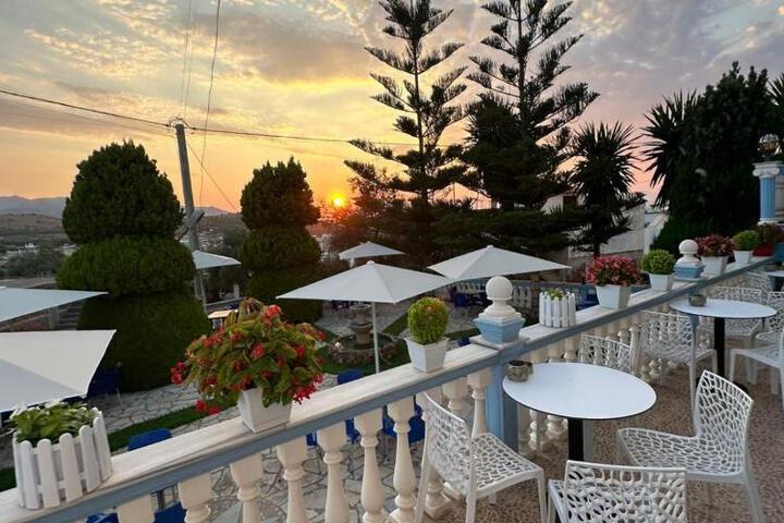 Esmeralda Hotel & Restaurant