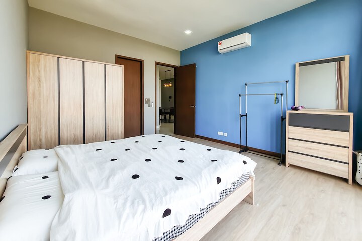 Room 7 of 28