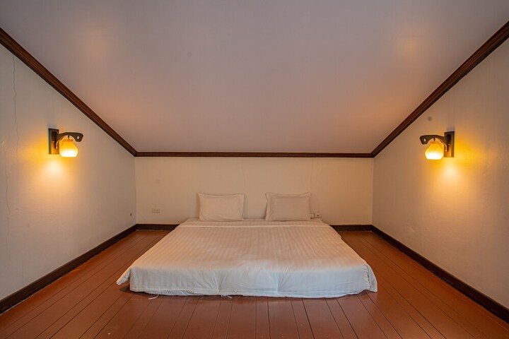 Room 23 of 66