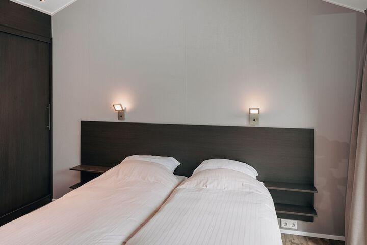 Room 2 of 40