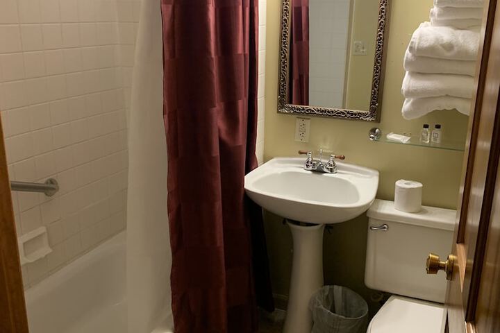 Room 13 of 37