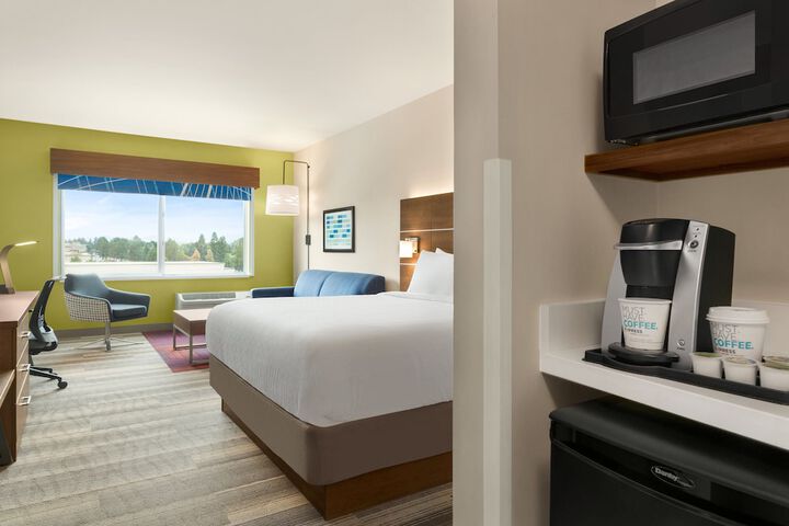 1 King Bed Suite (15 of 16)
