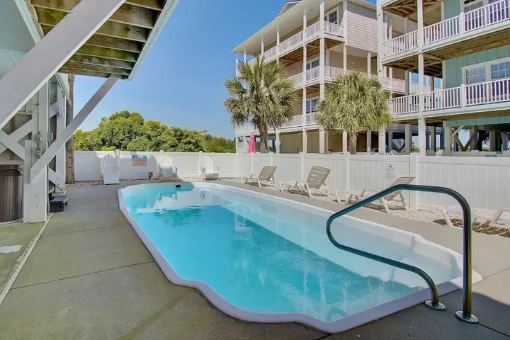 Pool 14 of 26