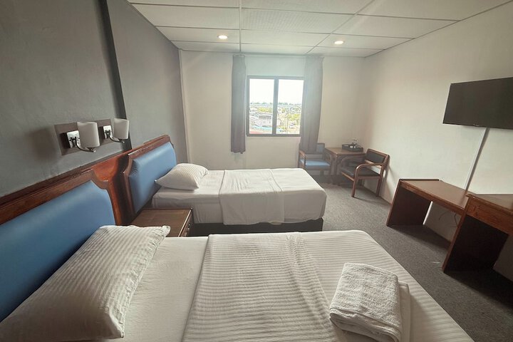 Room 33 of 86