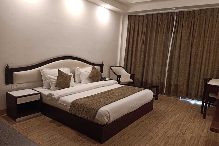 Room 16 of 77