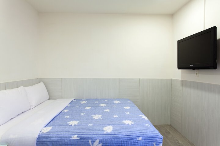 Room 4 of 50