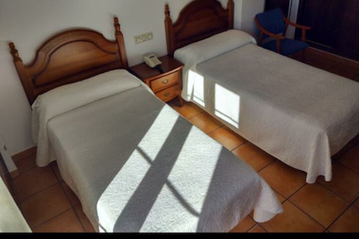 Room 4 of 25