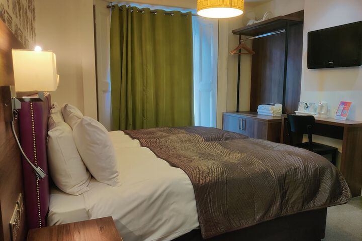 Room 12 of 37