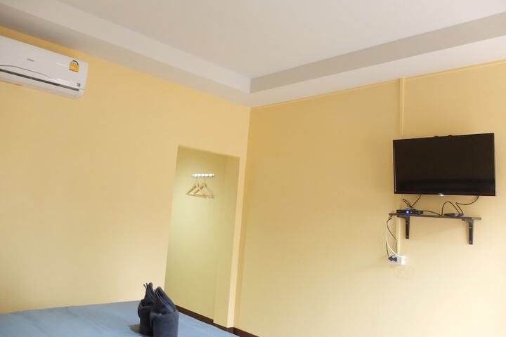 Room 4 of 48