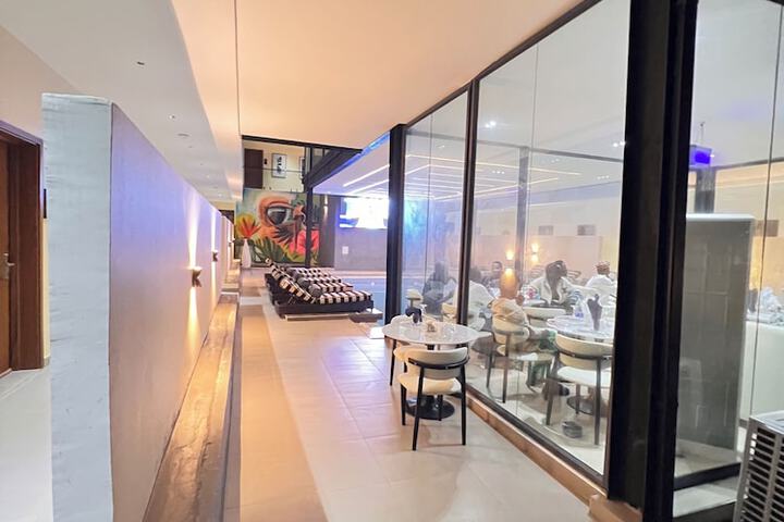 Dining 55 of 61