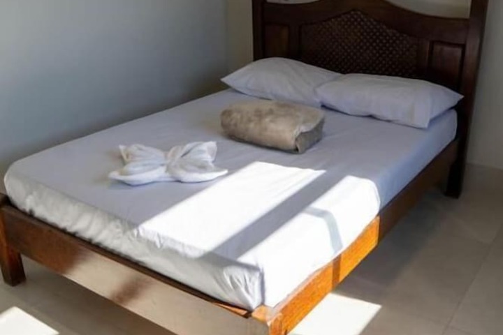 Room 4 of 115