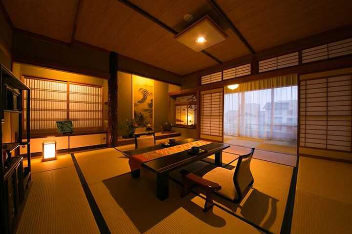 Room 17 of 37