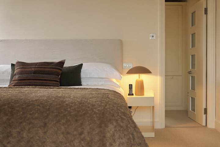 Room 2 of 33