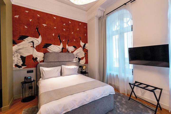Room 12 of 87