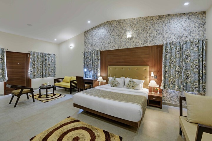 Room 7 of 12