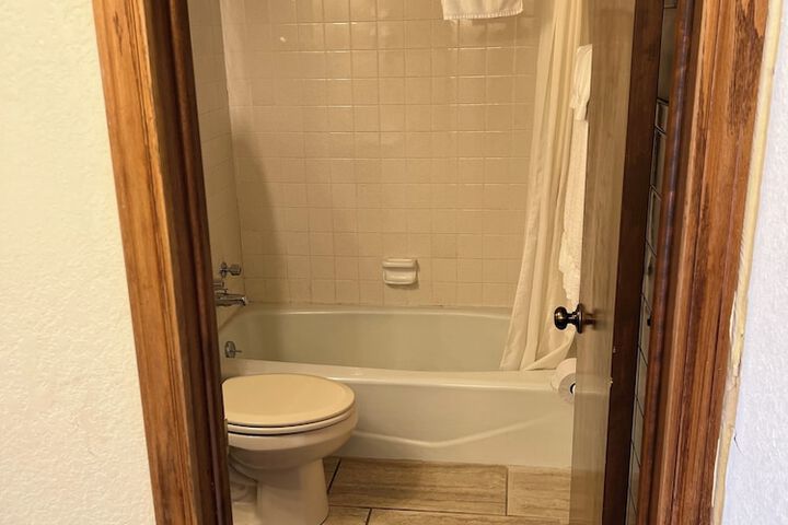 Room 140 of 180