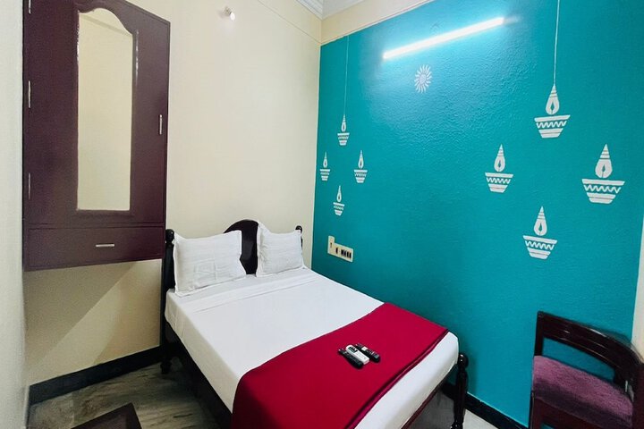 Room 4 of 8