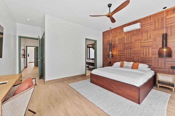 Room 11 of 38