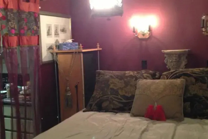 Room 2 of 9