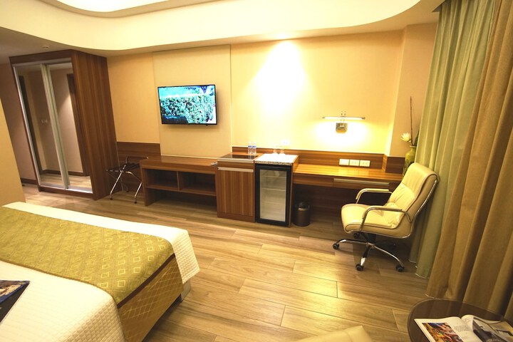 Room 7 of 62