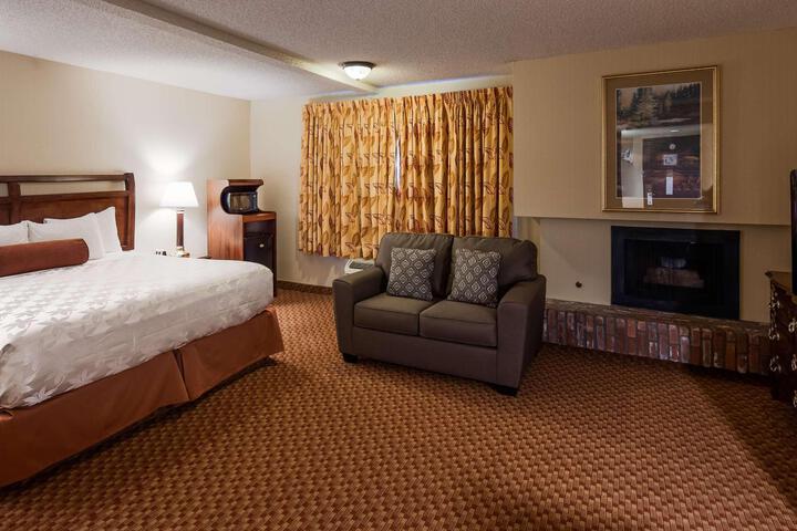Suite 1 King Bed Fireplace (8 of 15)
