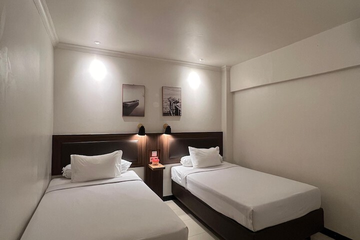 Room 12 of 20
