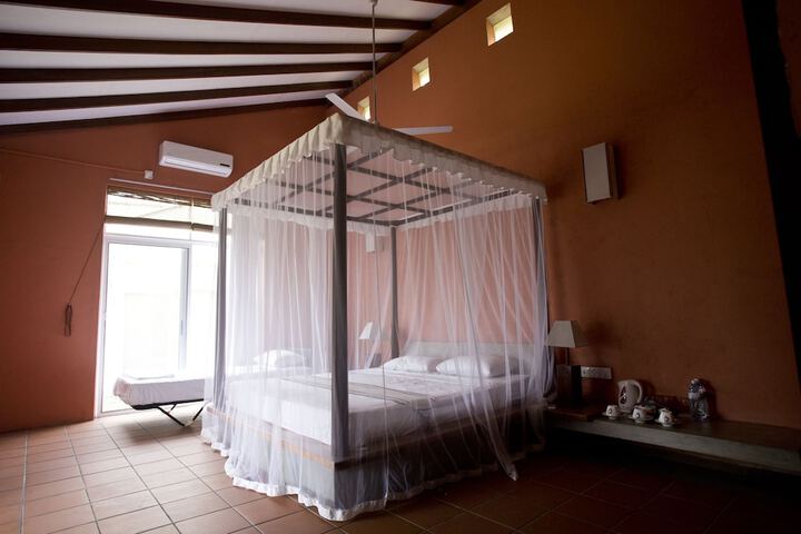 Room 8 of 18