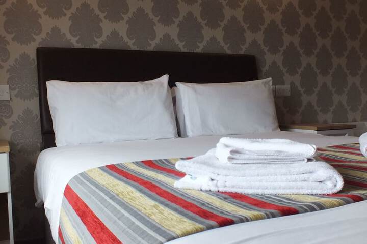 Room 3 of 16