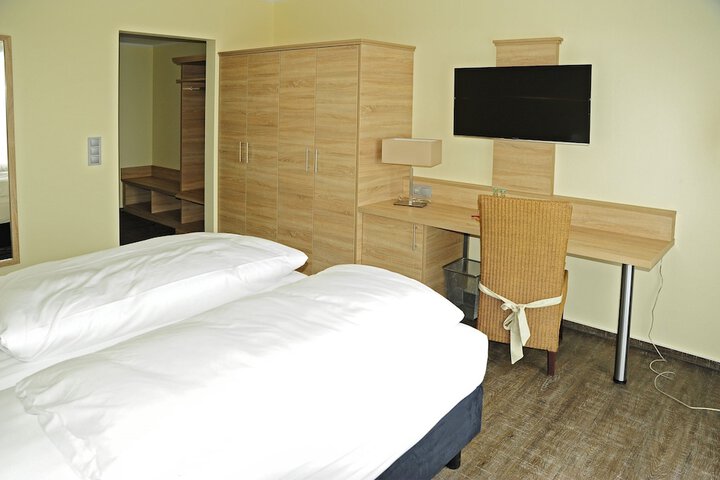Room 54 of 142