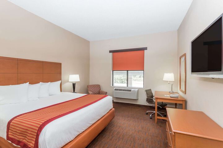 1 King Bed Mobility Accessible (4 of 10)
