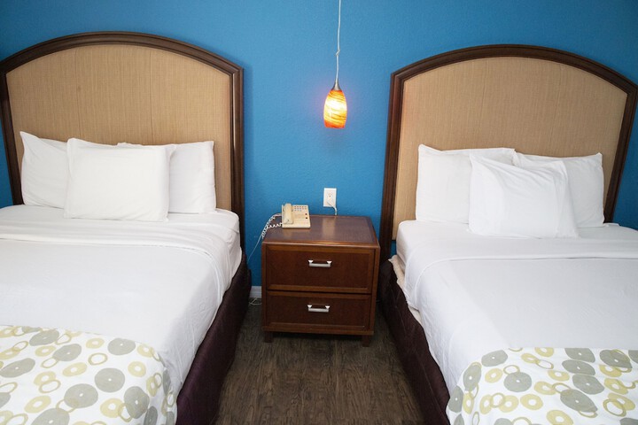 Courtyard King Bed (16 of 48)