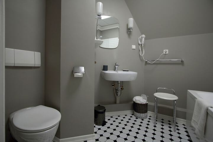 Room 12 of 42