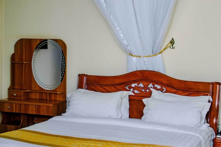 Room 4 of 20