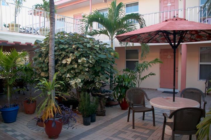 Hotel Exterior 41 of 48