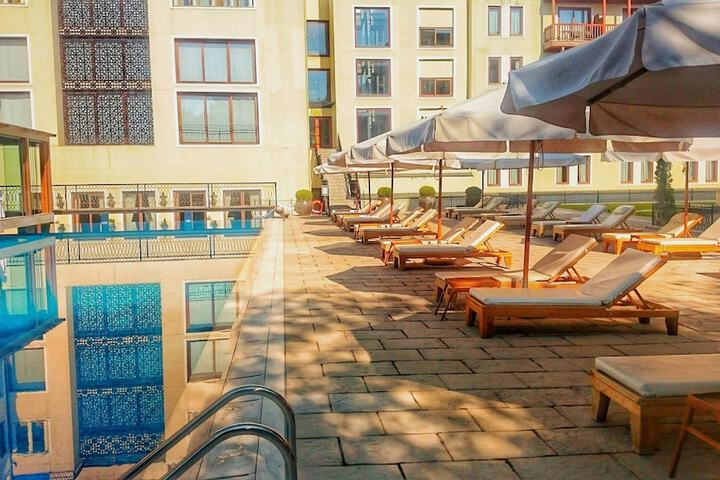 Hotel Pool