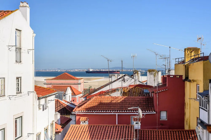 JOIVY Cosy 1-Bed Flat W / Seaview in Alfama