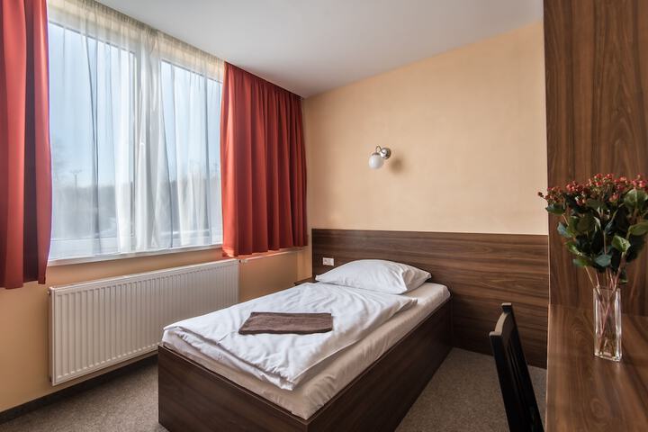 Room 6 of 44