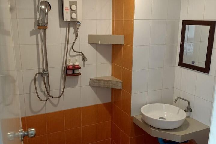 Room 143 of 151