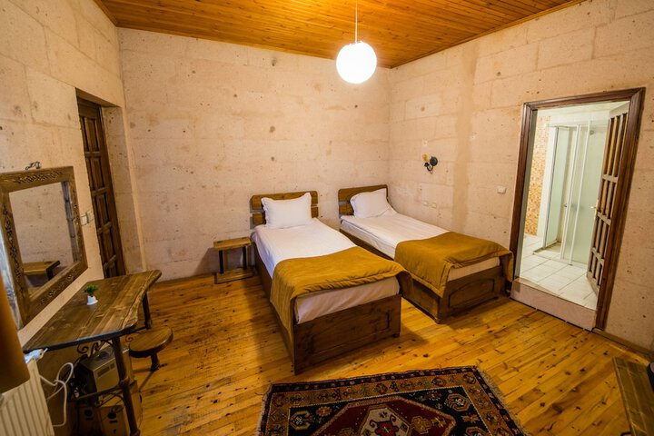 Room 27 of 179