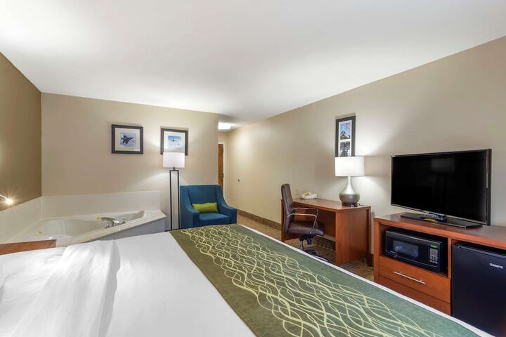 1 King Bed (9 of 19)