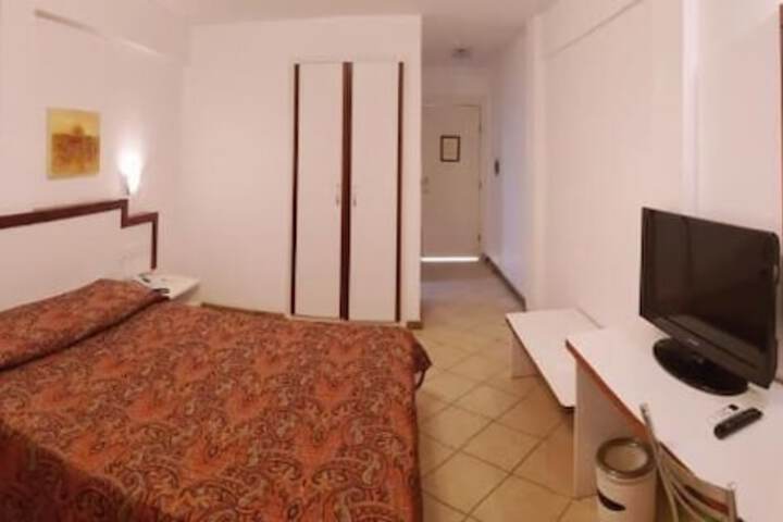 Room 9 of 31