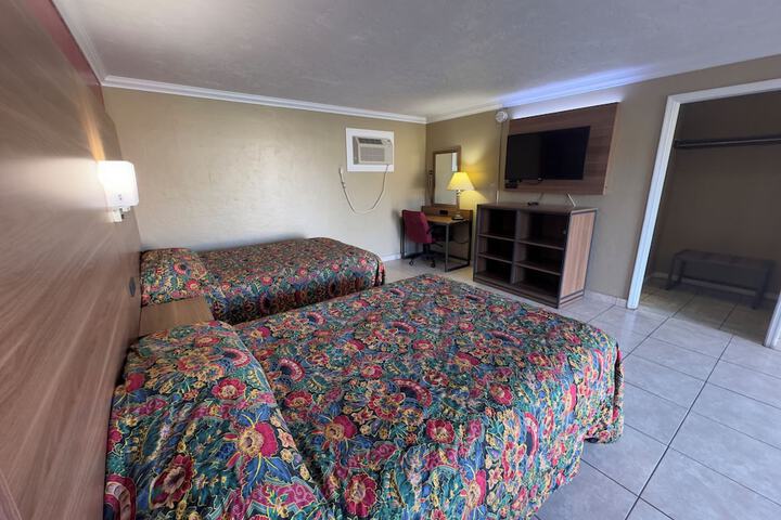 Room 7 of 18