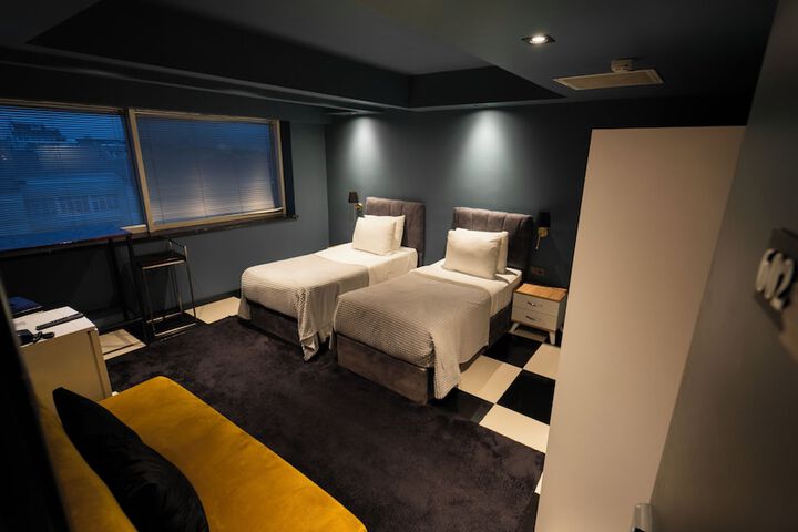 Room 43 of 149