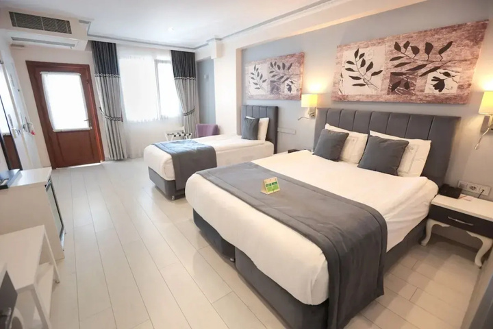 Room 4 of 11