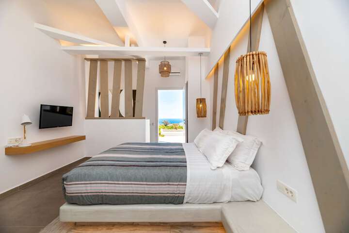 Room 10 of 205