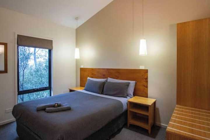 Room 28 of 102